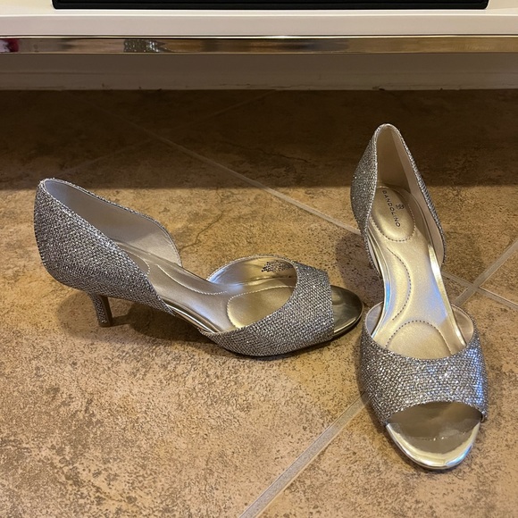 Bandolino Gold Nubilla Pump Size 7 - Picture 4 of 6